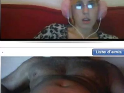 Fucked មិត្ត​ស្រី​និង cum លើ​លា​របស់​នាង​