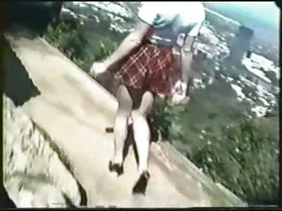ថើប pussy របស់អ្នកជាមួយនឹងរំញ័រតូចមួយ