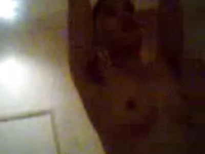 Blowjob ពីបងប្អូនស្រីពាក់កណ្តាលនិង cum នៅលើមុខ