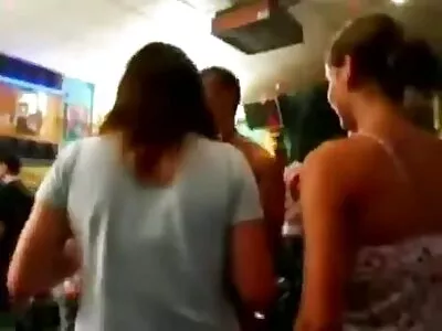 ថើបនាងនៅលើឆ្នេរ